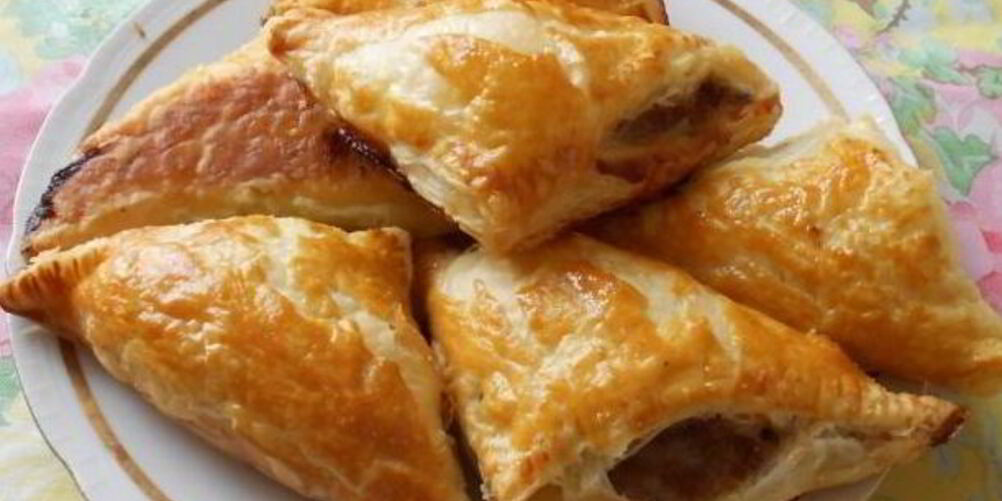 Рецепт слоеных пирожков с мясом