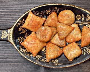 Слоеные пирожки с печенью цесарки