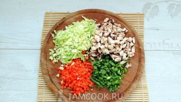 вегетарианские пирожки баоцзы с капустой и грибами