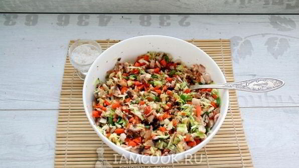 вегетарианские пирожки баоцзы с капустой и грибами