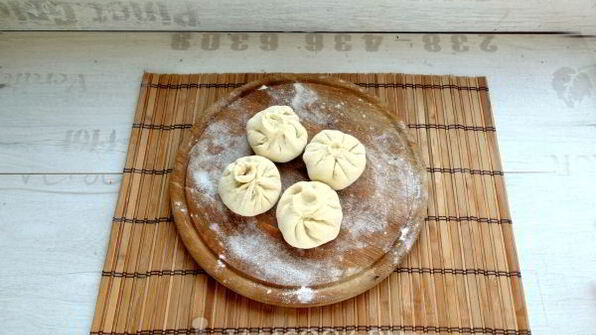 вегетарианские пирожки баоцзы с капустой и грибами