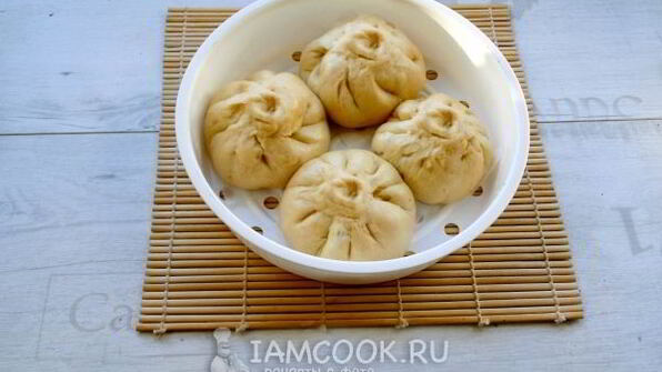 вегетарианские пирожки баоцзы с капустой и грибами