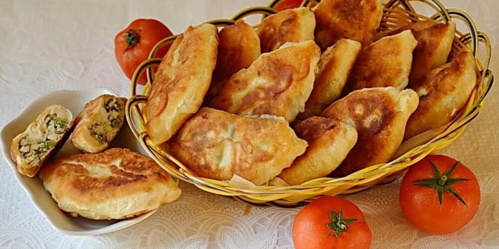 Рецепт жареных пирожков с луком и яйцом на кефире