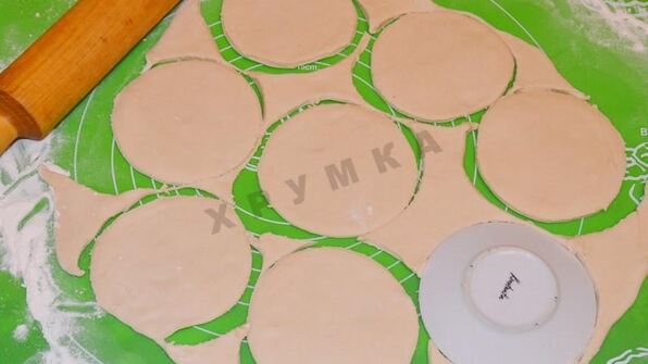 жареные пирожки с луком и яйцом на кефире