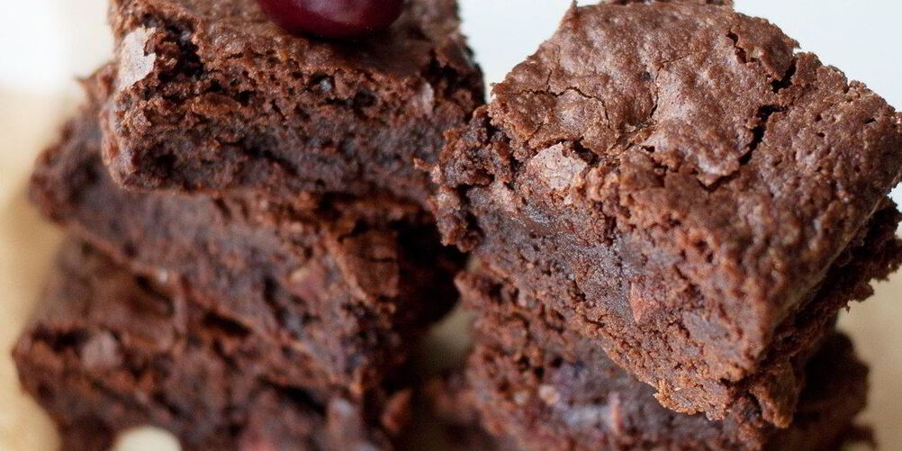 Рецепт брауни с вишней и миндалем