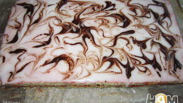 песочное пирожное глазированное помадой