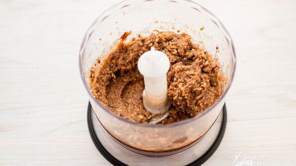 пирожное с ореховым кремом и бананами без выпечки