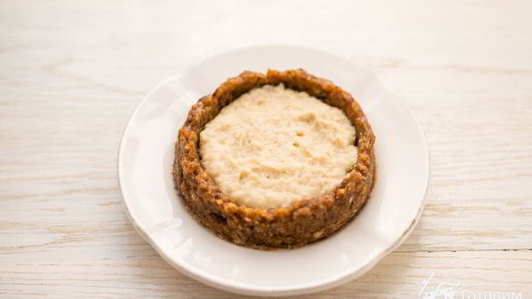 пирожное с ореховым кремом и бананами без выпечки