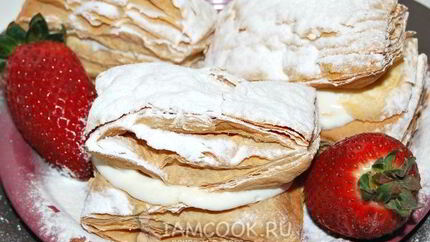 Пирожные из слоеного теста со взбитыми сливками