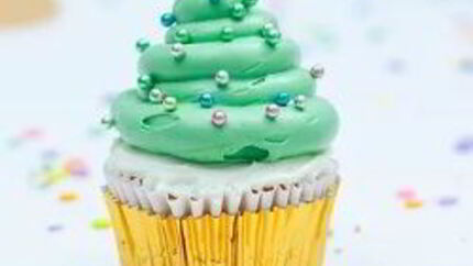 Пирожные капкейки Елочки