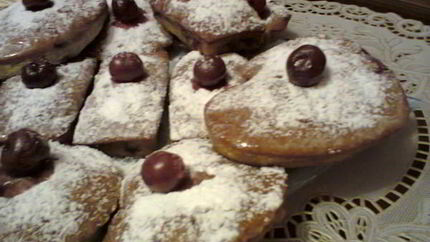 Пирожные с вишнями