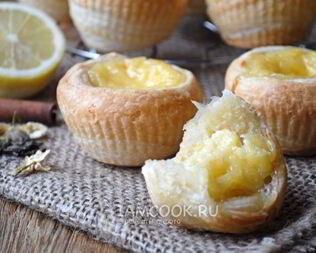 Португальское пирожное Паштейш с заварным кремом