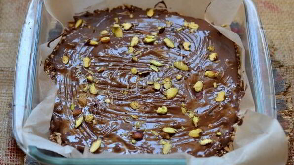 шоколадный брауни с кунжутом и семечками
