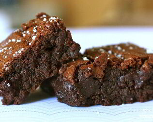 Шоколадные пирожные с солью