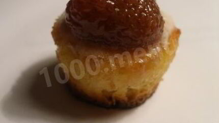 Вкусные белые пирожные бисквитные