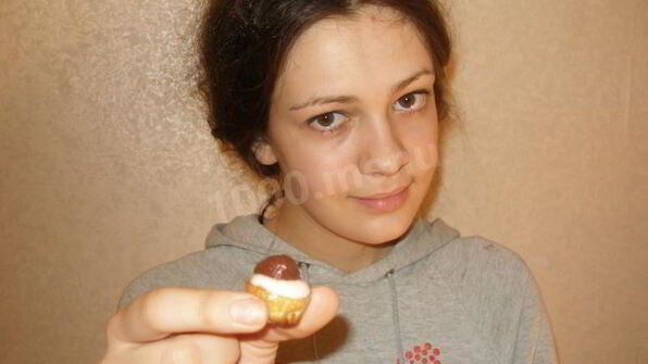 вкусные белые пирожные бисквитные