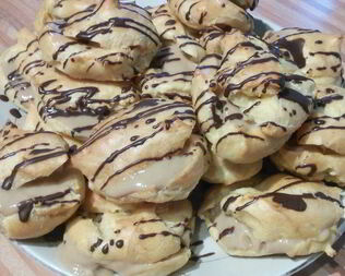 Заварное пирожное с легким пудинговым кремом Капучино