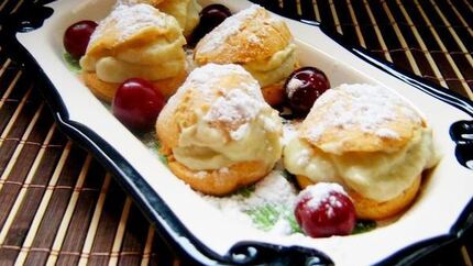 Заварные пирожные с кремом из баклажан