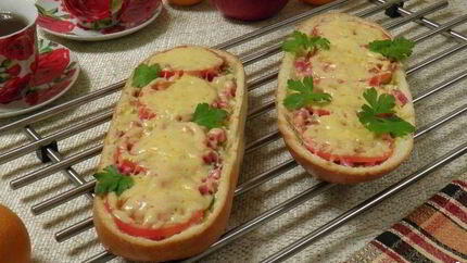 Домашняя пицца на батоне