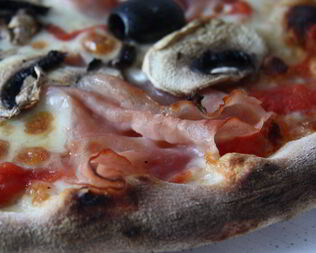 Пицца с ветчиной