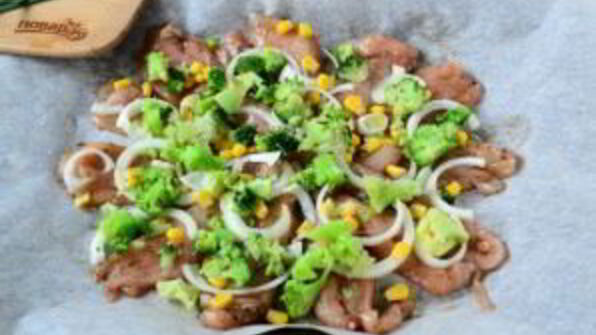 пицца из куриного филе с сыром и брокколи