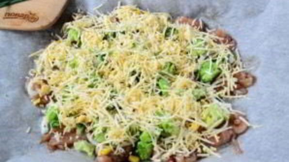 пицца из куриного филе с сыром и брокколи