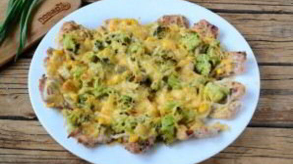 пицца из куриного филе с сыром и брокколи