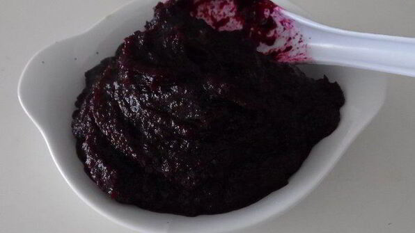 пицца из свекольного теста с овощами и грибами