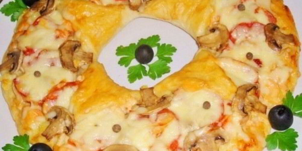 Рецепт пиццы рождественский венок с соусом энчилада