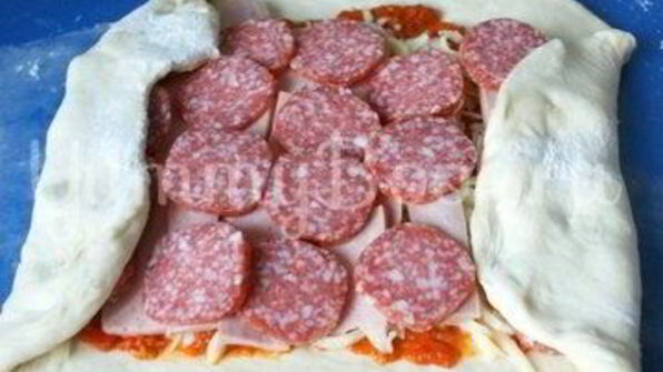 пицца-рулет стромболи