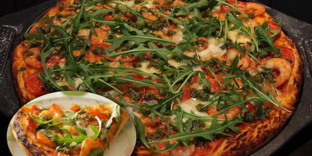 Рецепт пиццы с креветками и рукколой