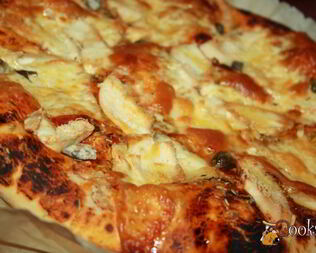 Пицца с курицей и каперсами