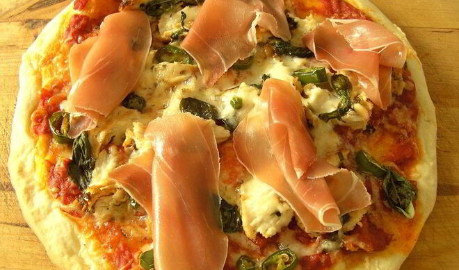 Пицца с пармской ветчиной