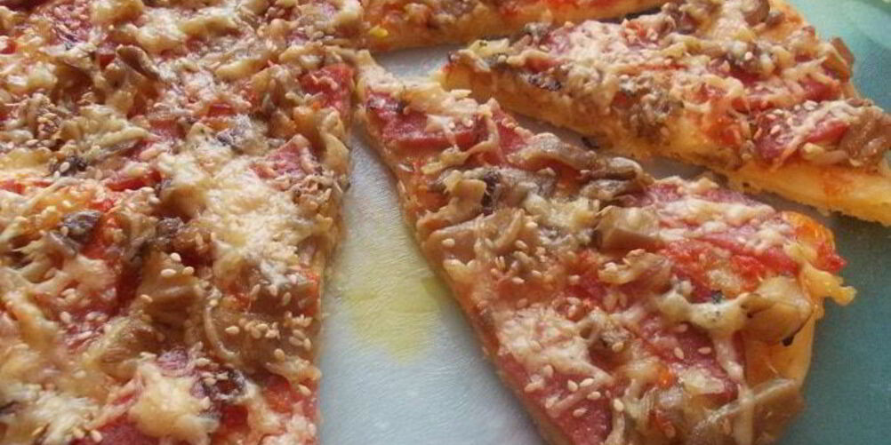 Рецепт пиццы с салями и грибами