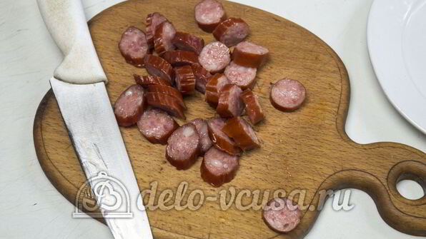 пицца с сосисками и помидорами