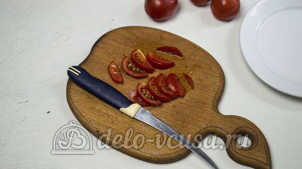 пицца с сосисками и помидорами