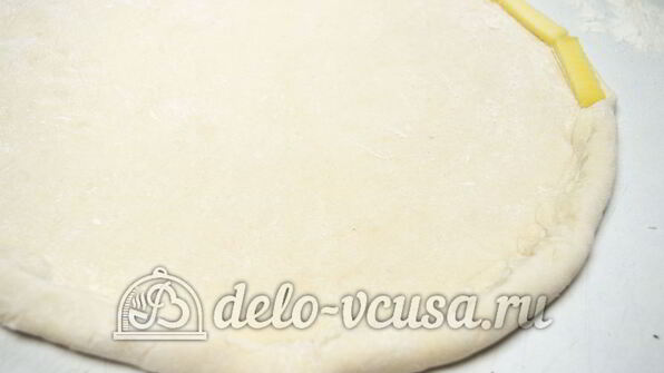 пицца с сосисками и помидорами