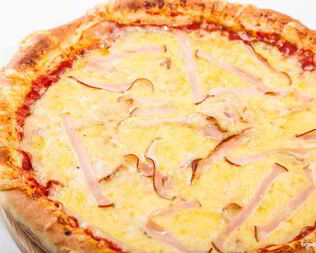 Пицца с сыром и беконом