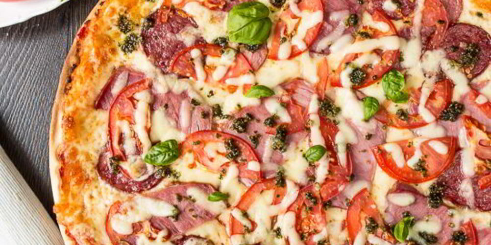 Рецепт пиццы с томатами и ветчиной