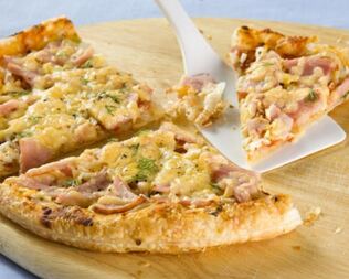 Пицца с ветчиной и лечо