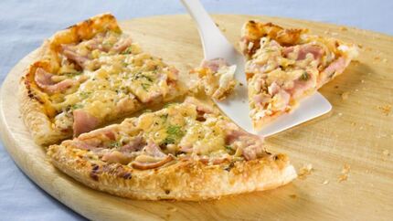 Пицца с ветчиной и лечо