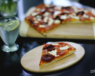 Пицца с вялеными помидорами