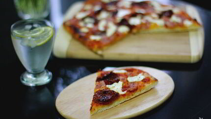 Пицца с вялеными помидорами