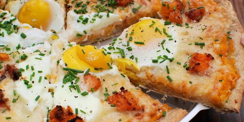 Рецепт пиццы с яйцом и сыром