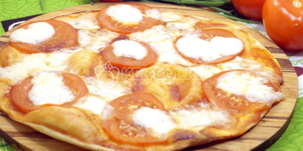 Рецепт тонкой пиццы с моцареллой