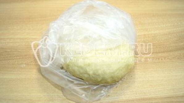 тонкая пицца с моцареллой