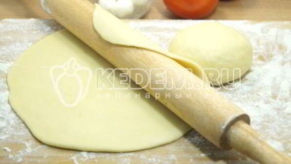 тонкая пицца с моцареллой