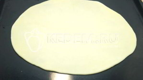 тонкая пицца с моцареллой