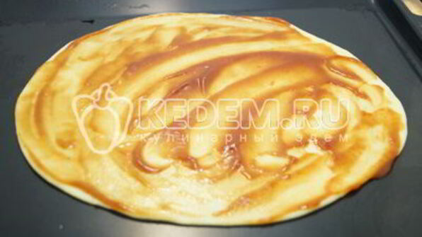 тонкая пицца с моцареллой