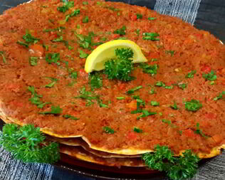 Турецкая пицца Лахмаджун